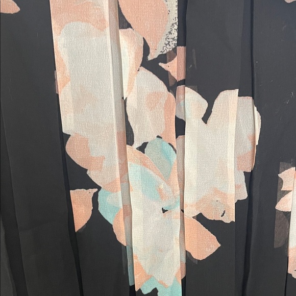 Calvin Klein Women's Sleeveless Floral Blouse - Black and Cream - Picture 4 of 6